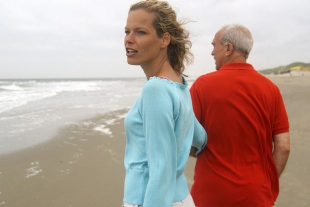 Divorce in Scotland -Couple on a beach